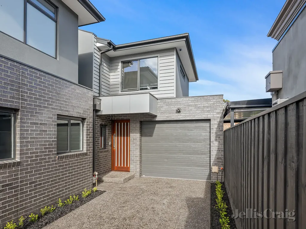Sophisticated and Spacious 3 Bedroom Townhouse