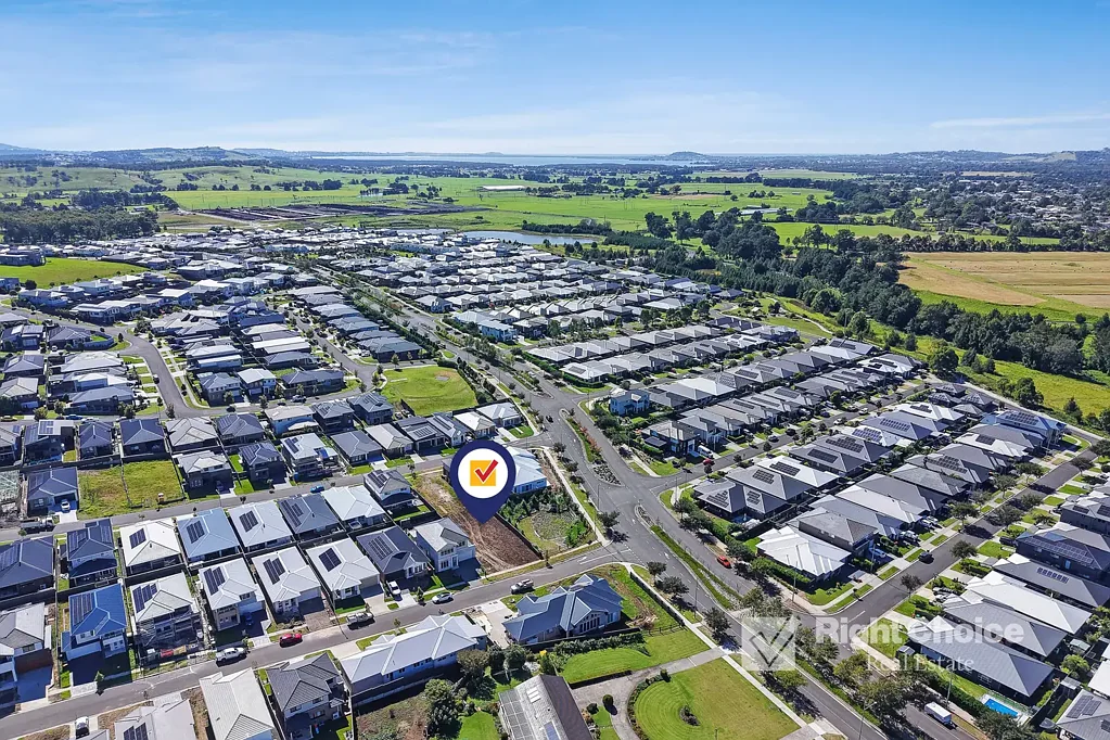 4 Dolly Circuit, Calderwood, NSW 2527