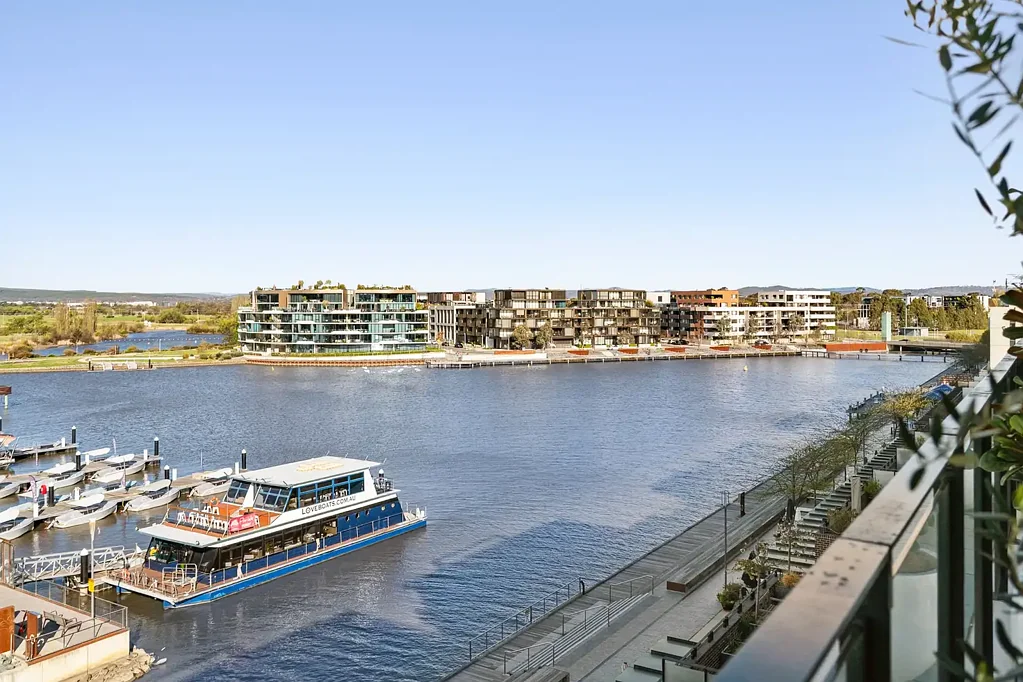 Kingston 2房  The Views and Lifestyle You Are Looking For