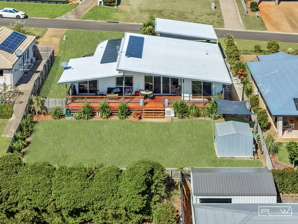 Taranganba 5房  Elevated Family Living with Stunning Ocean Views