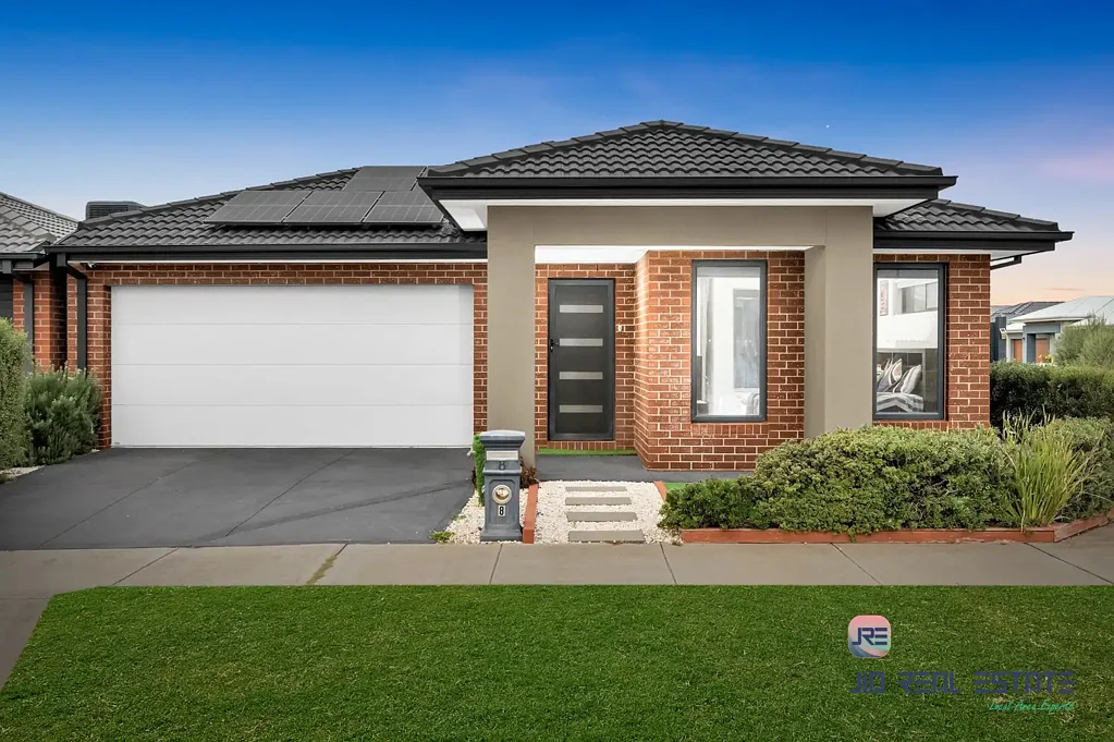 8 Harry Drive, Thornhill Park, VIC 3335