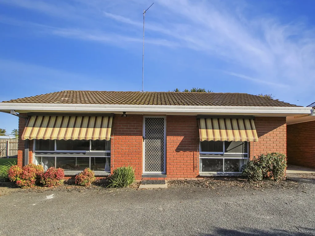 Bairnsdale 2 Bedroom QUIET, BRIGHT & BEAUTIFULLY UPDATED