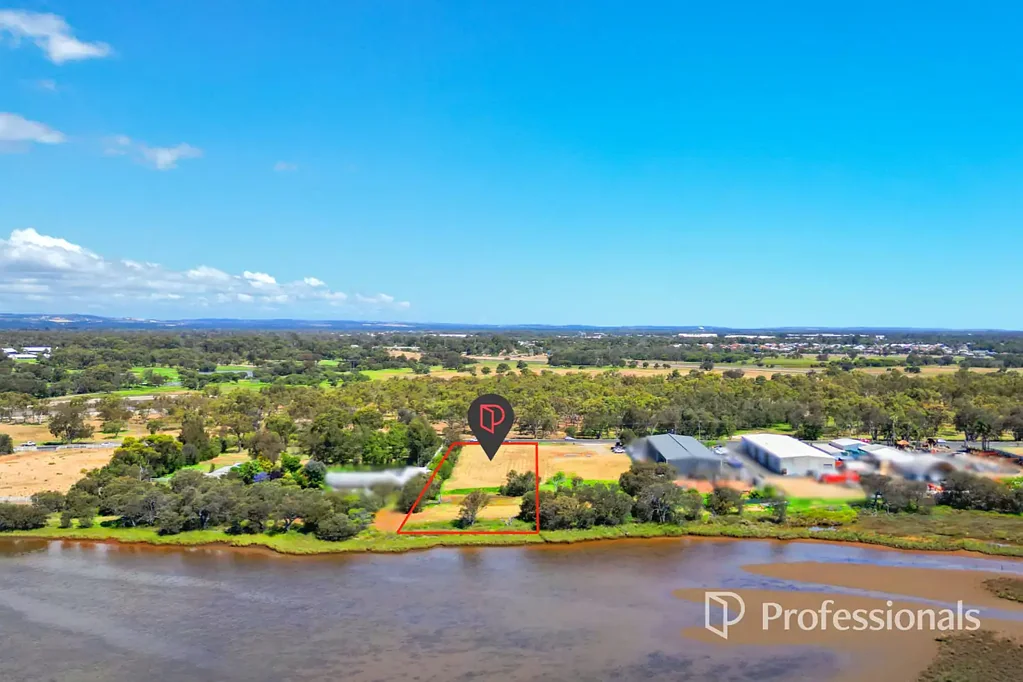 Pelican Point  Endless Possibilities on 5,299sqm in Pelican Point!