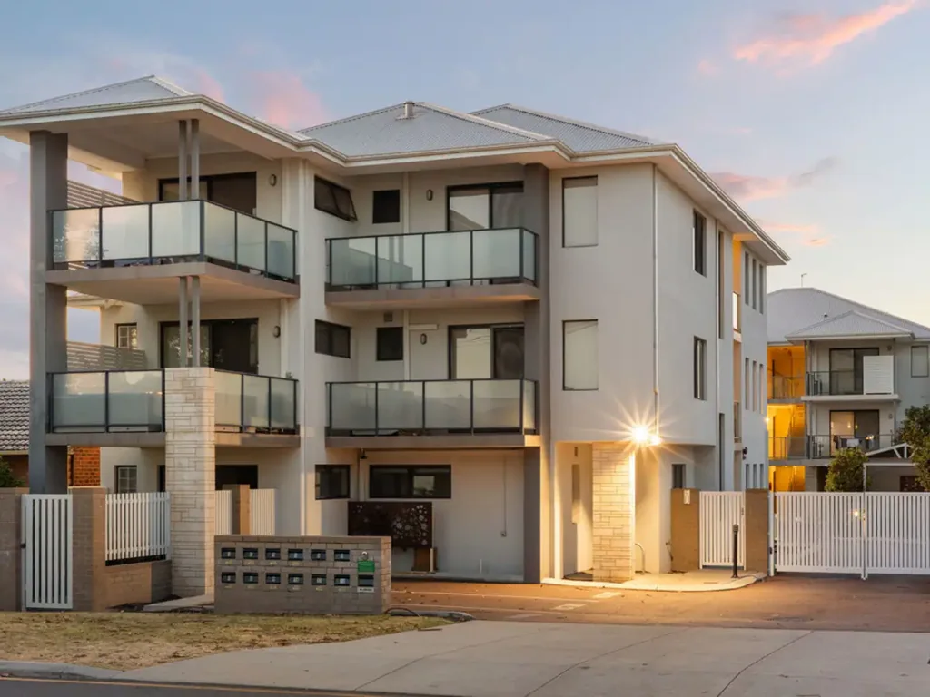 4/3 Beverley Road, Cloverdale, WA 6105