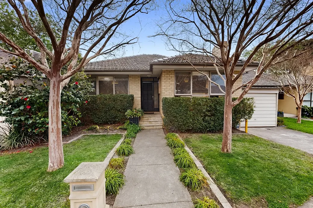 STYLISH TWO-BEDROOM UNIT WITH EXPANSIVE ENTERTAINER'S DECK