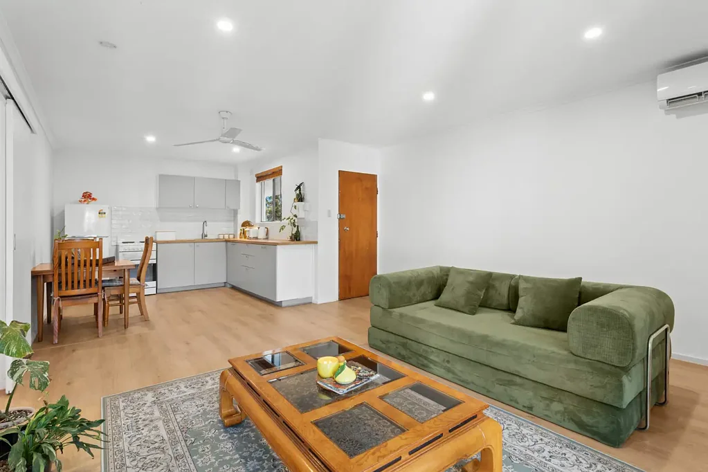 Renovated Top Floor Apartment in the Heart of Pearce