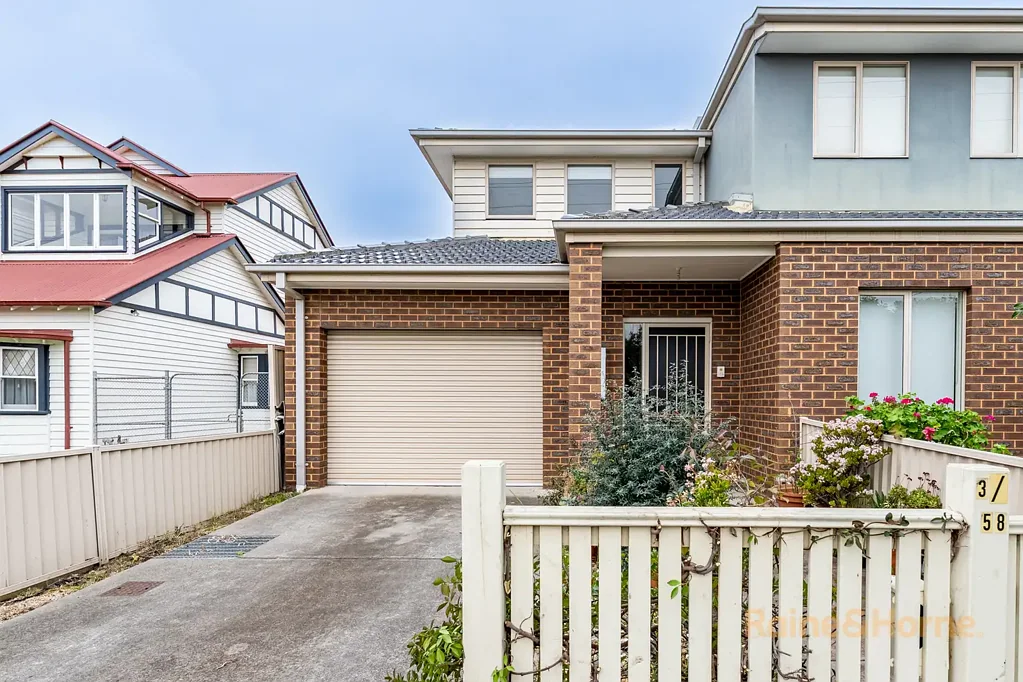 Spacious & Stylish Street-Front Townhouse in a Prime Coburg Location!