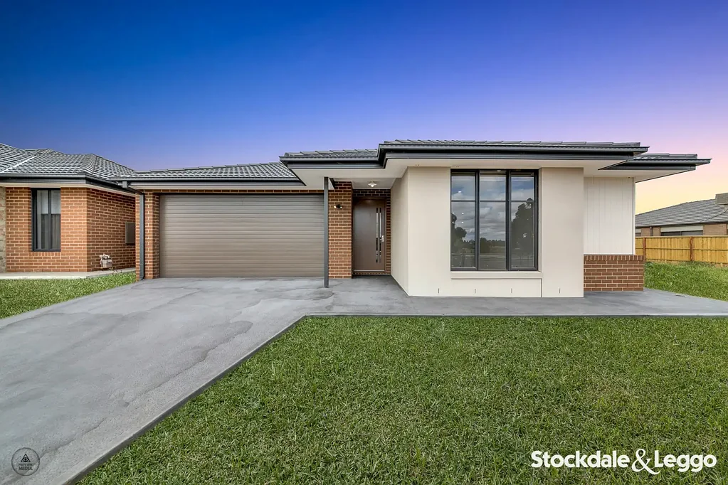 4 BEDROOM  FAMILY HOME FOR RENT IN WERRIBEE !!