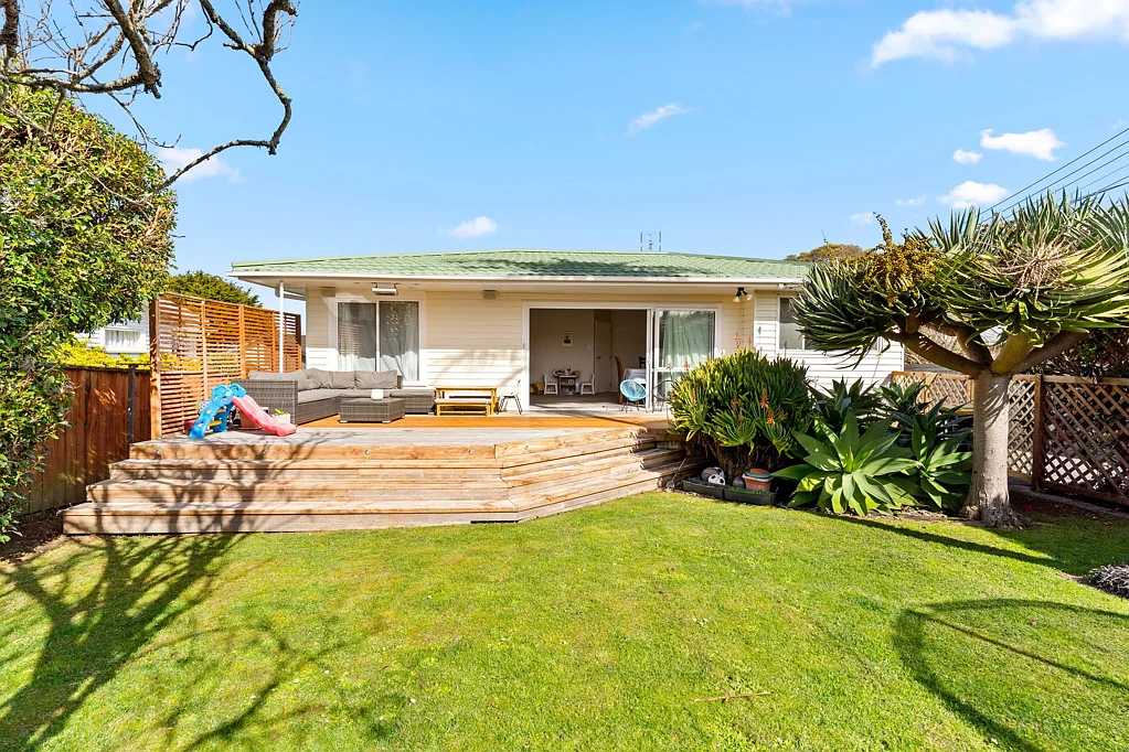 1/296 Wairau Road, Glenfield, North Shore City, Auckland
