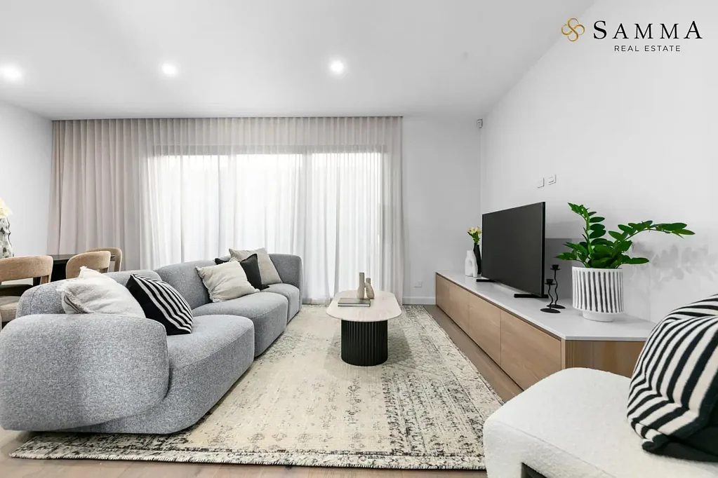 Architecturally Designed Luxury Townhouse in the Heart of Ivanhoe