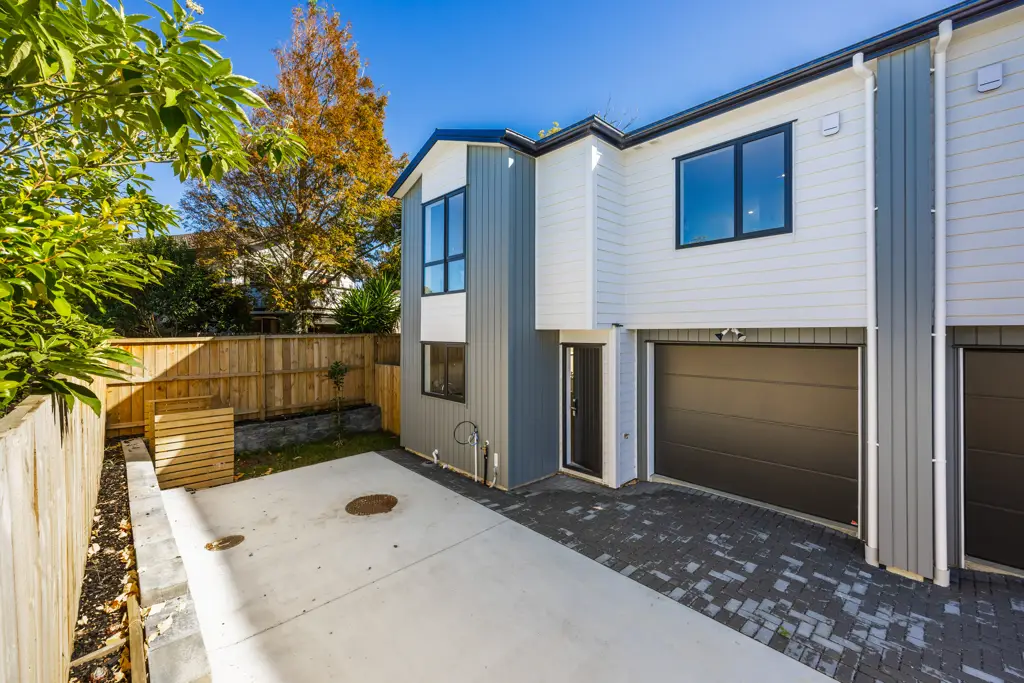 Wattle Downs 3房  BRAND NEW, PRICED SHARPLY!