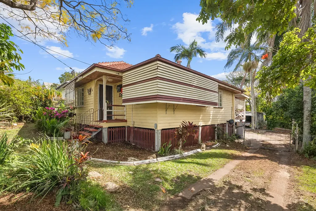 Carina Heights 2બેડરૂમ Big Block. Big Potential. Your Next Move Starts Here. 615sqm of Opportunity in a Sought-After Carina Heights Location