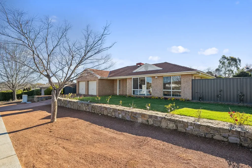 Amaroo 4 Bedroom Spacious Family Home with Enclosed Alfresco in Prime Amaroo Location