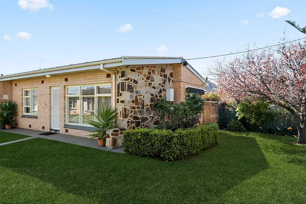 Glenelg North 2બેડરૂમ Fresh, Light-Filled Living in a Sought-After Coastal Pocket