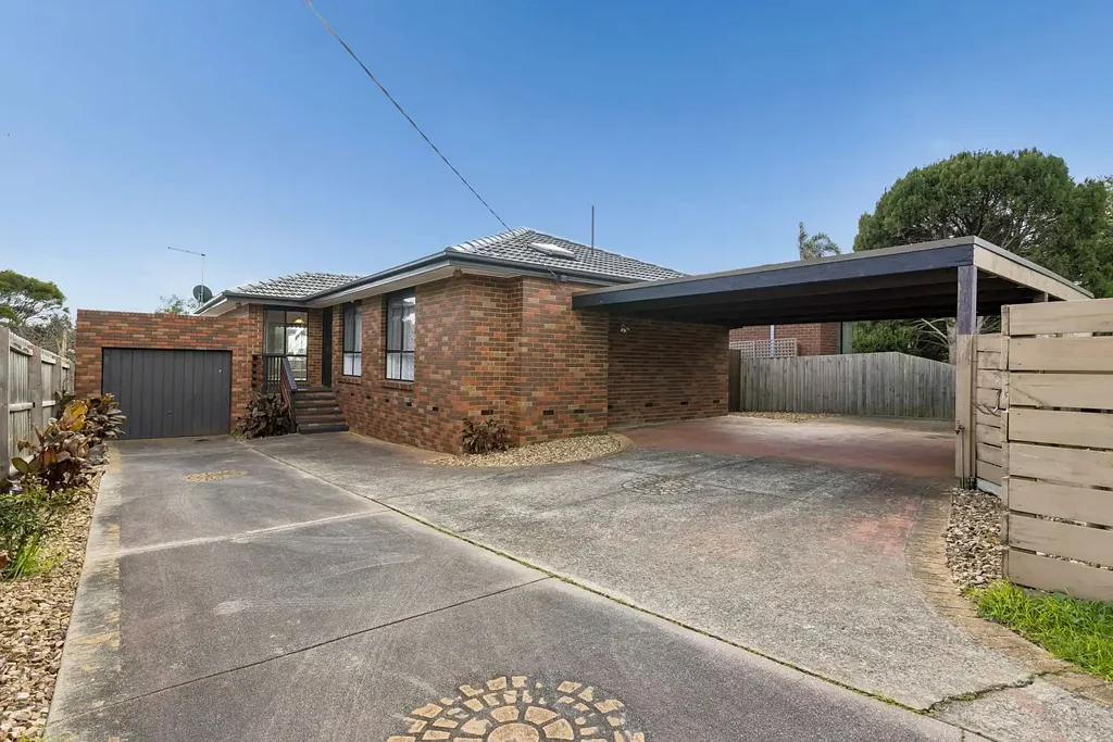 Three bedroom home in a sought after location!