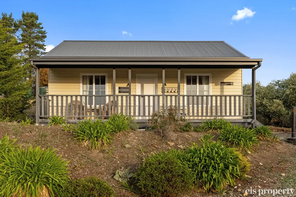 Provincial Cottage located on Riversdale Estate