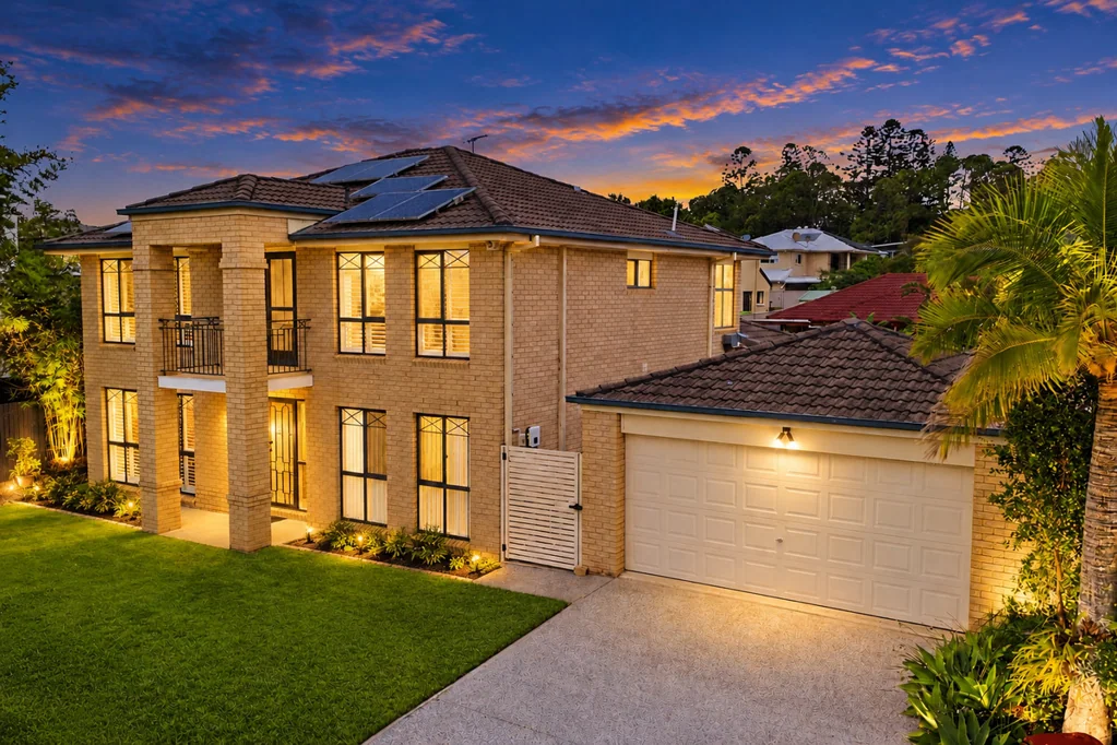 Eight Mile Plains 5침실 Stylishly remodelled 2-storey with 4 living zones & 5 beds!