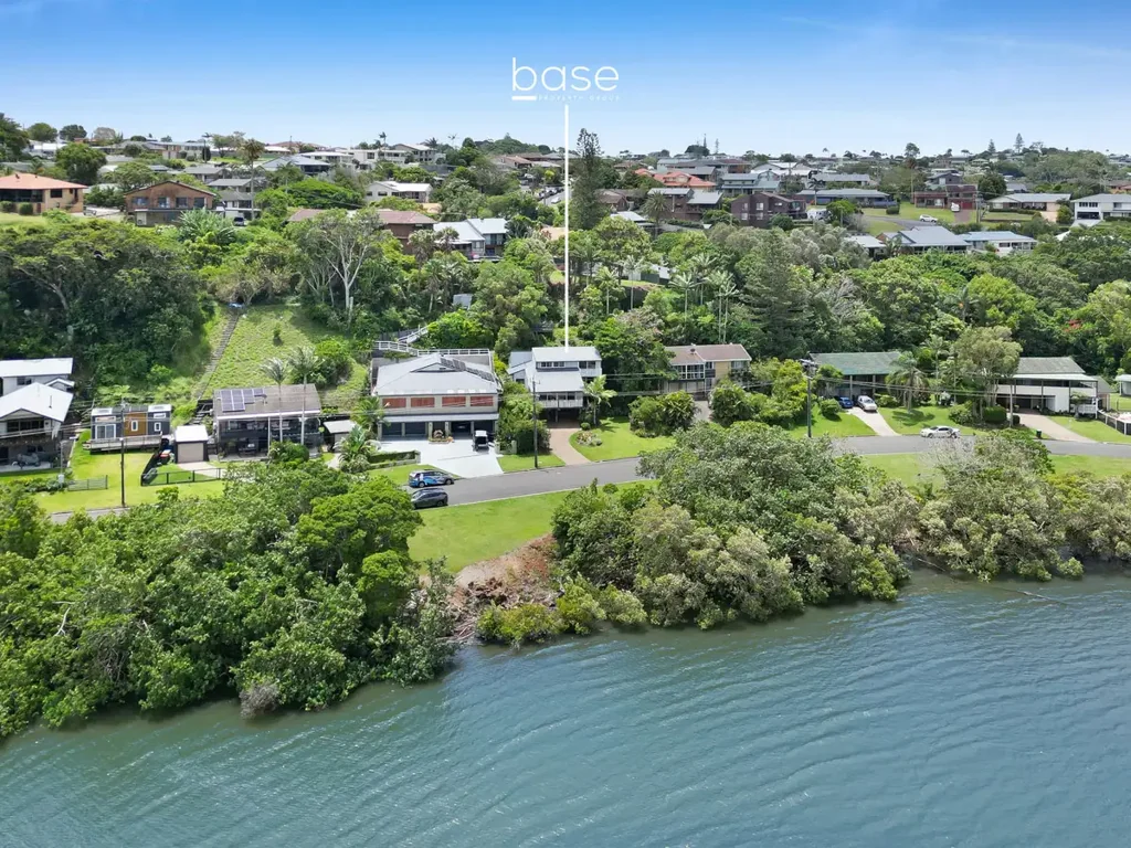 29 Bimbadeen Avenue, Banora Point, NSW 2486
