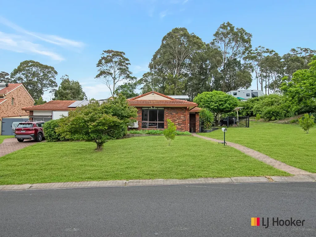 83 Karoola Crescent, Surfside, NSW 2536