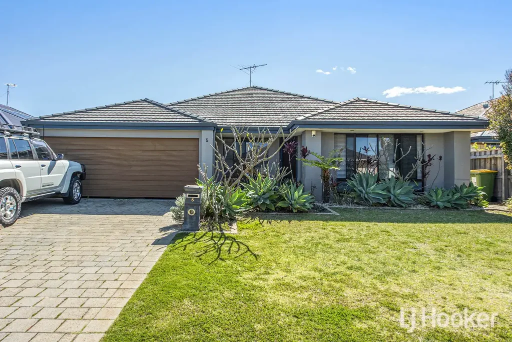 Halls Head 4Moenga A Big Family Home with the Beach on Your Doorstep