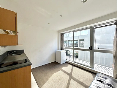 Well Presented 2 Bedroom Apartment