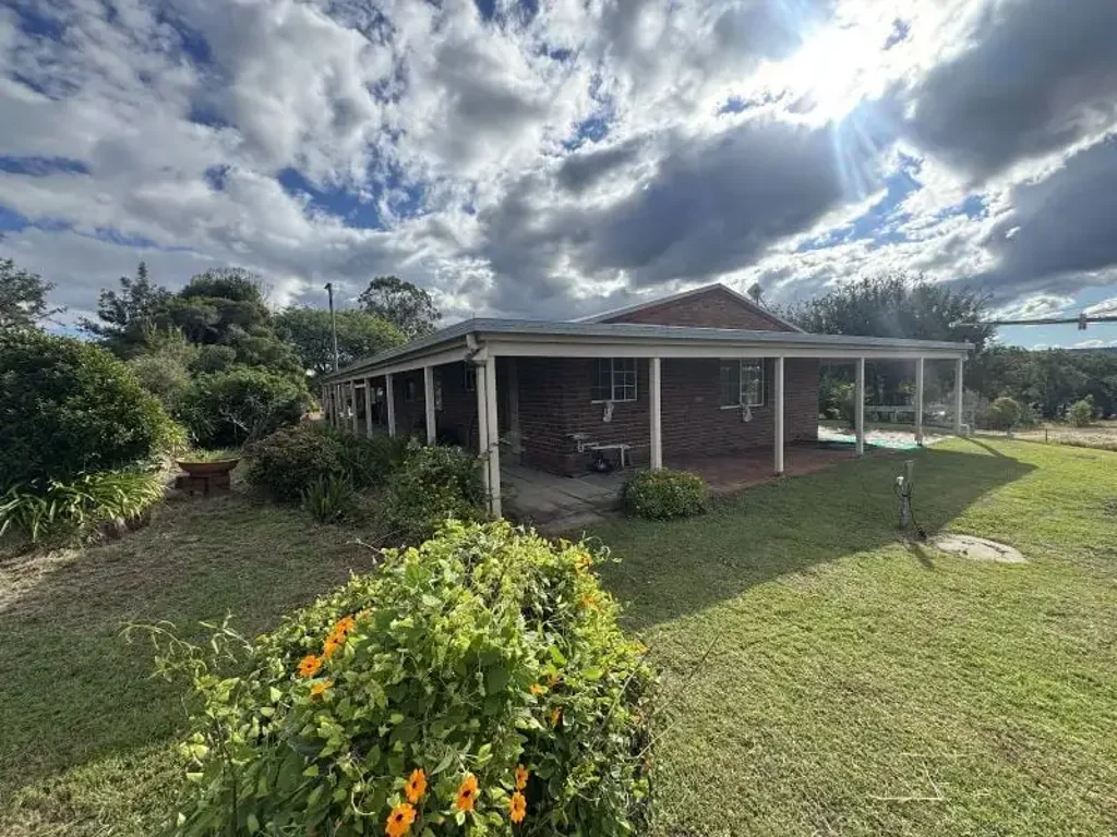 Brooklands 3 Slaapkamer Homely 3 bedroom brick home on 87 Acres with exception views.