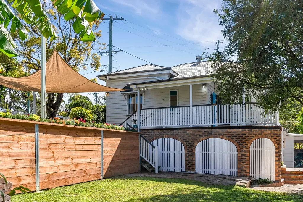 Grange 3 Bedroom Elevated Family Home Opposite Grange Park