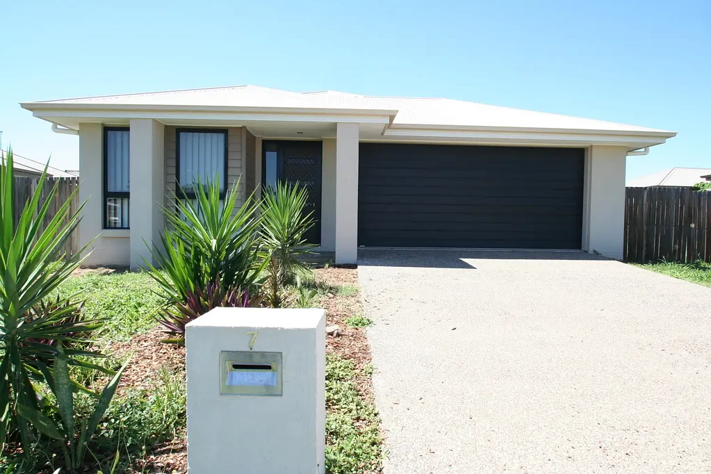 Neat and Tidy Home Close to Town