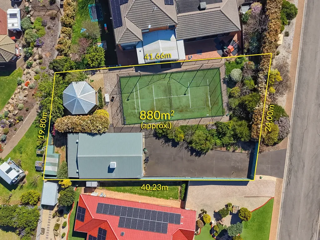 Onkaparinga Hills A Rare Land Holding Opportunity in the Prestigious Huntingdale Estate - Onkaparinga Hills