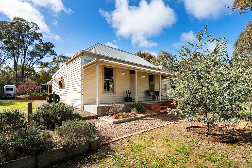 20 Commissioners Gully Road, Chewton, VIC 3451
