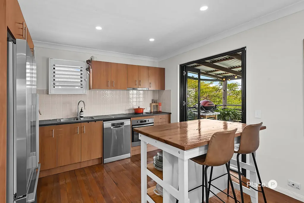 Moorooka 3침실 Modern Elegance Meets Tranquil Living - A Standalone Stunner in the Heart of Moorooka