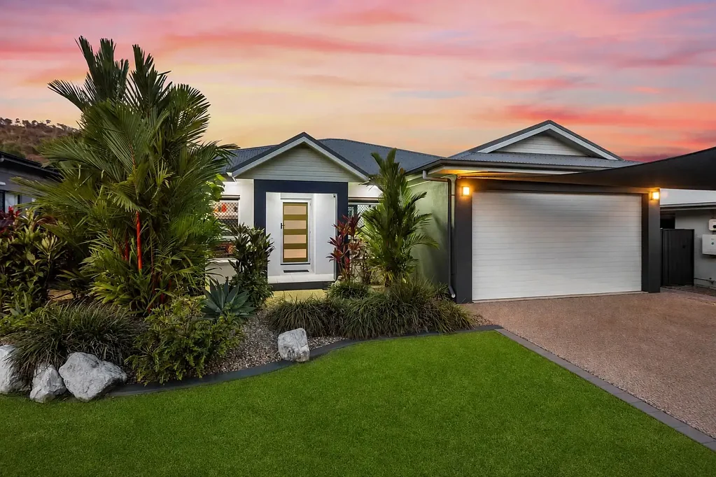 Mount Louisa 4 Bedroom Contemporary Family Living with Resort-Style Outdoor Entertaining!