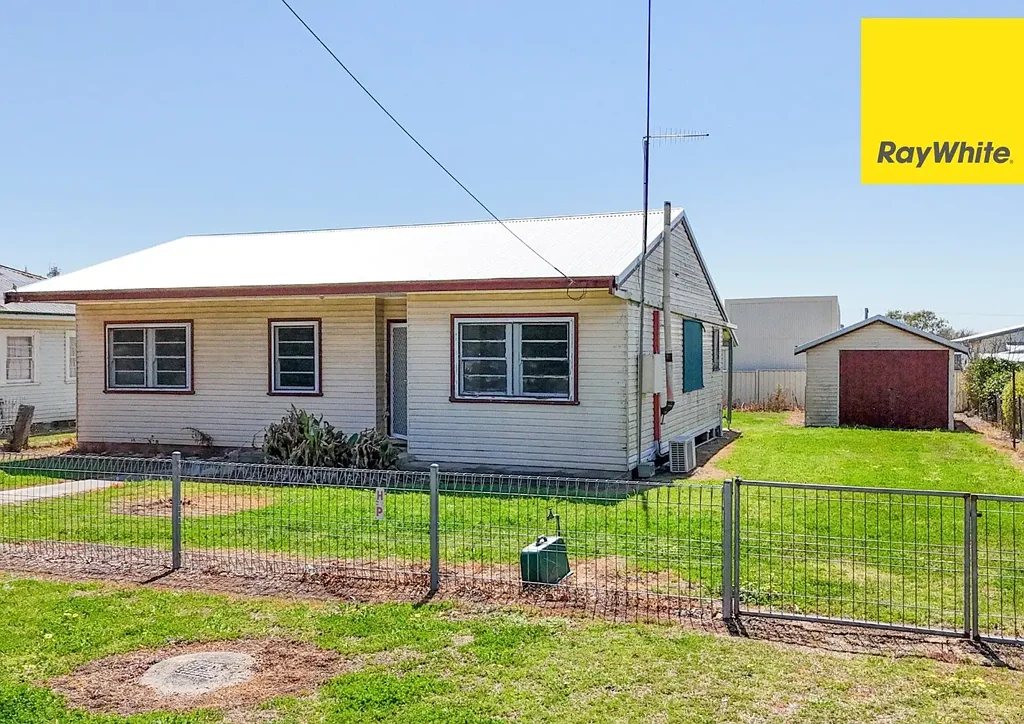8 Besley Street, Ashford, NSW 2361