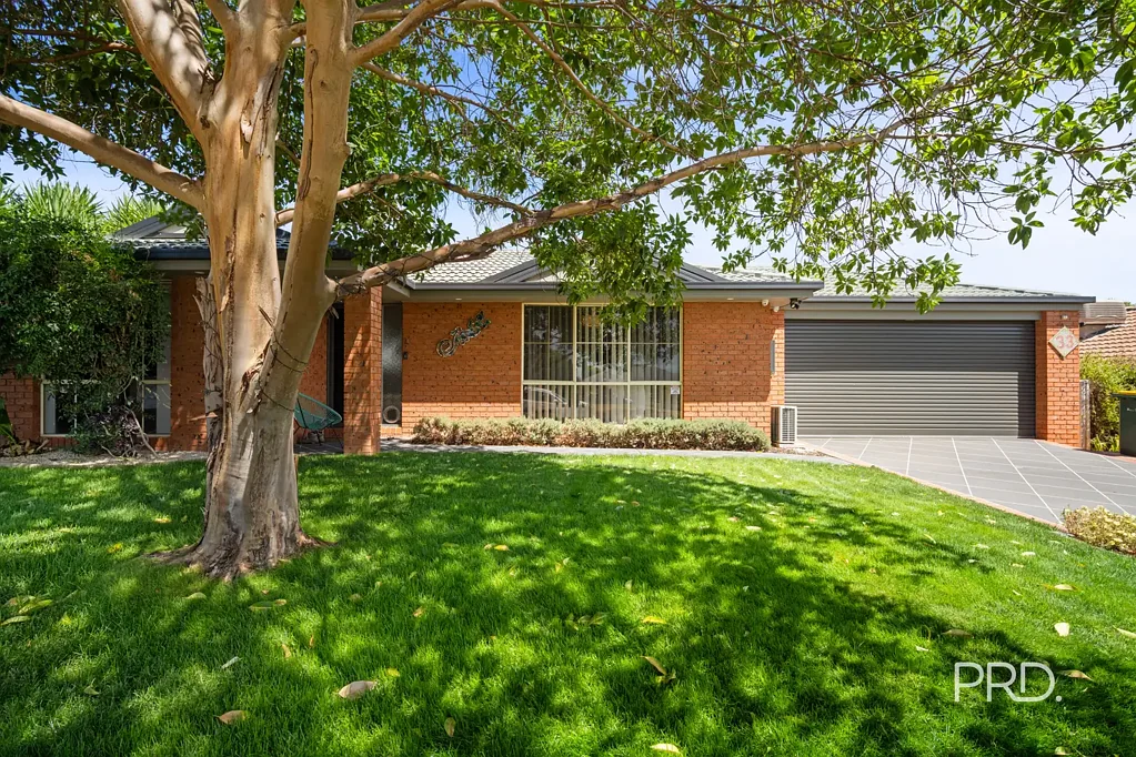 33 Kirrang Avenue, Glenfield Park, NSW 2650