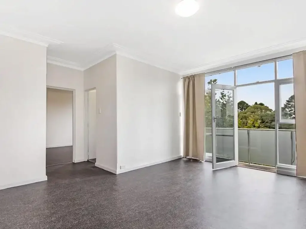 Great Location opposite North Sydney Oval + Parklands