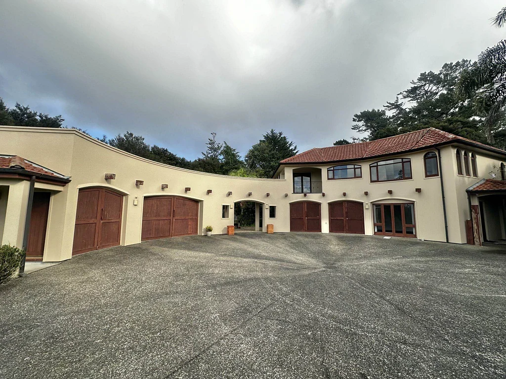 Exclusive Living so Close to Albany