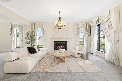Attwood 4कमरा The Jewel of Cambridge Gardens: A Rare Opportunity