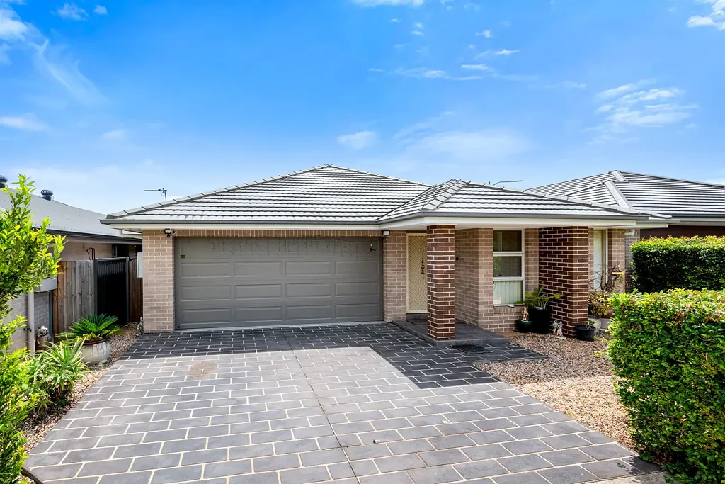 Spring Farm 4chambre 4-bedroom haven in Spring Farm!