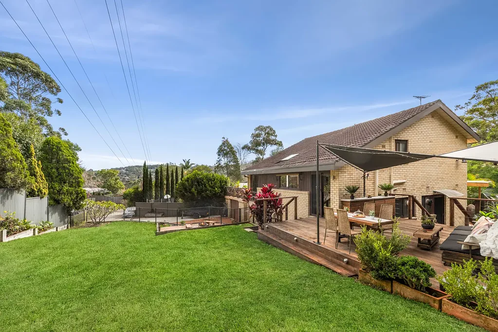 Forestville 3Moenga ARCHITECTURAL FAMILY HOME BACKING ONTO GARIGAL NATIONAL PARK