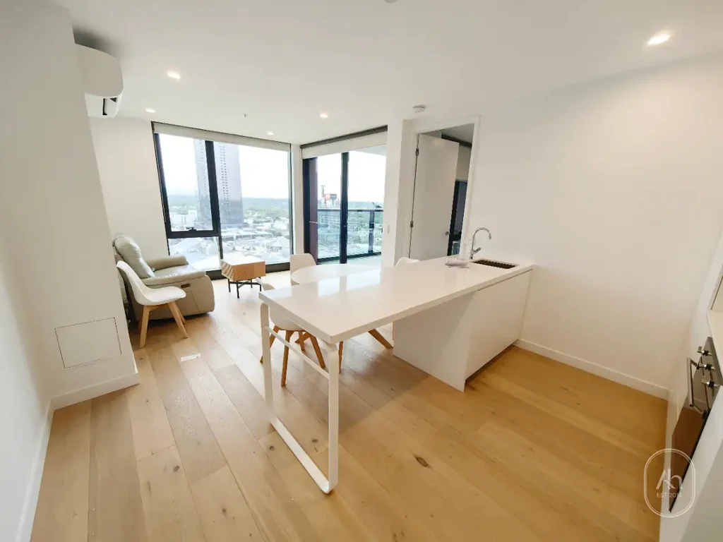 Comfortable Furnished Apartment in the Heart of Box Hill I 1Bed 1Bath 1Car