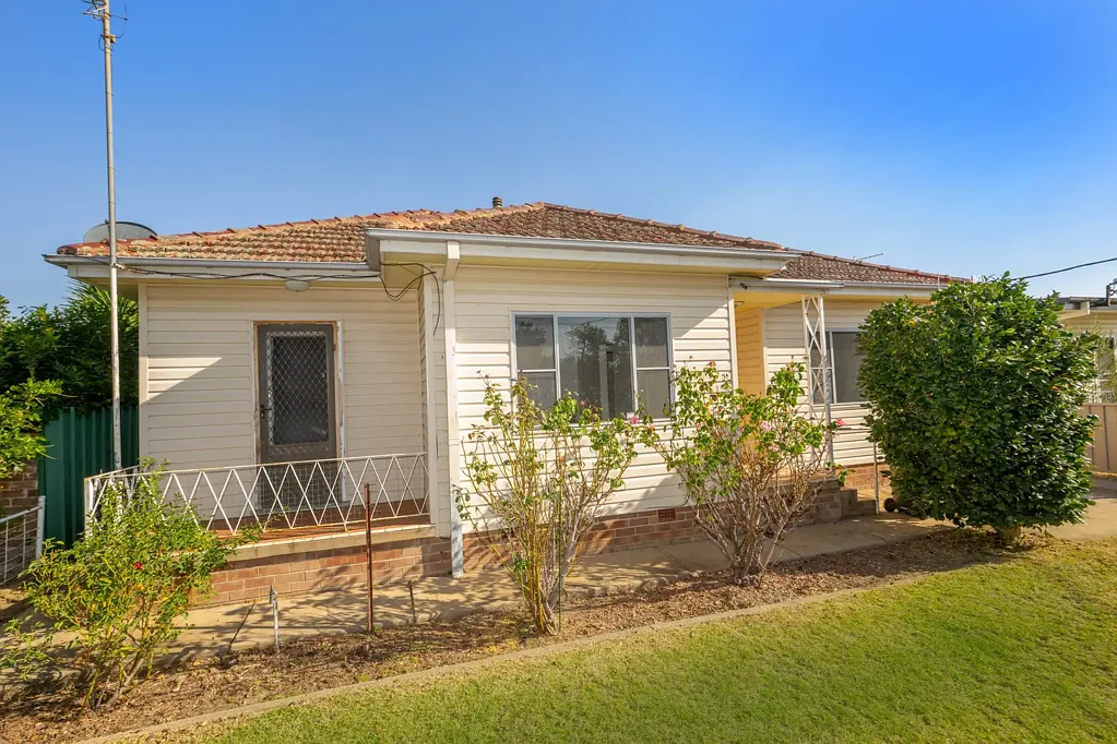 16 Gordon Street, Young, NSW 2594