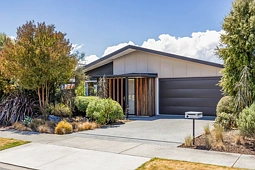 11 Blunden Road, Lincoln