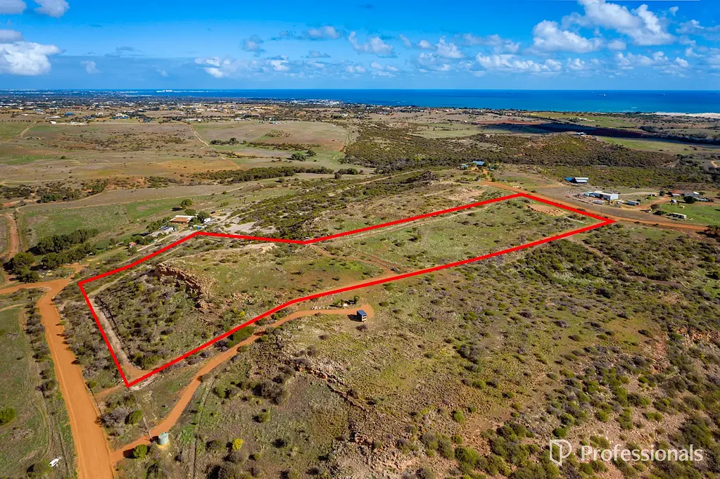 White Peak  Scenic Semi-Rural Escape with Coastal Views - 3.89ha