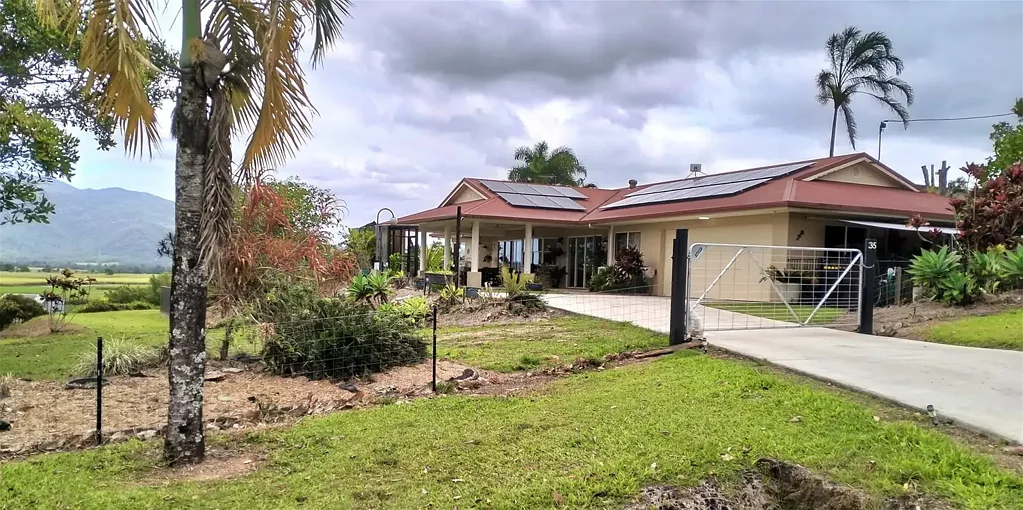 Feluga 4Zimmer SPACIOUS 4/5 BED FAMILY HOME ON ACREAGE WITH STUNNING VIEWS