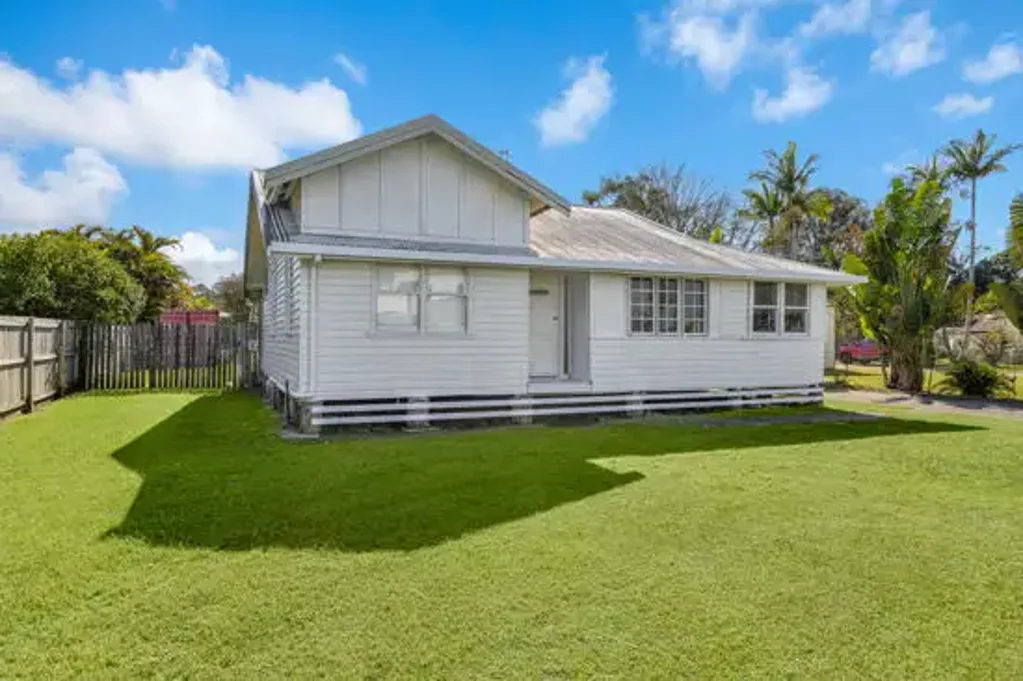 Tweed Heads West 2Kwarto RENOVATOR - Classic 1940s Queenslander Bungalow on 1309sqm level block