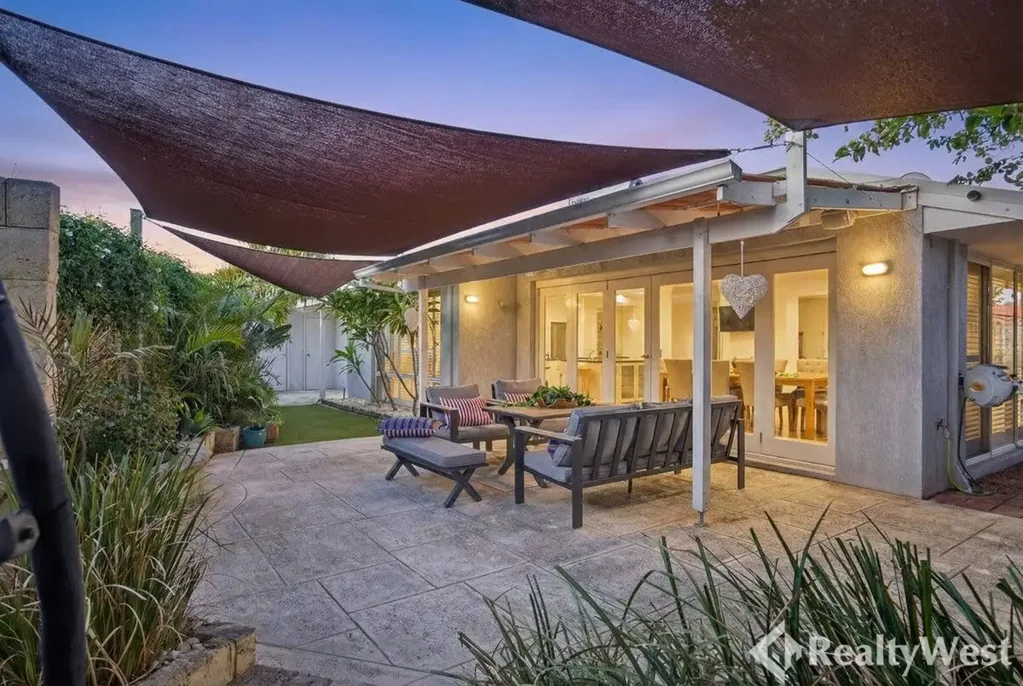 Waterford 5Moenga Spacious Single-Level Family Living Backing Onto Reserve