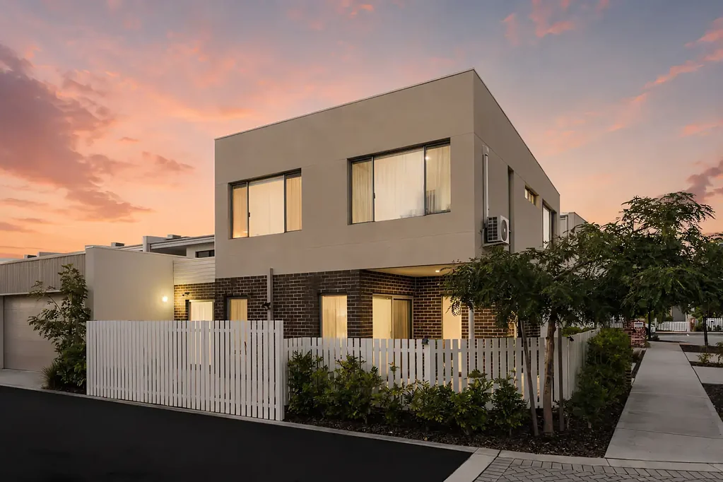 Treeby 3Zimmer Walk to Treeby Shopping -  Classy double storey home