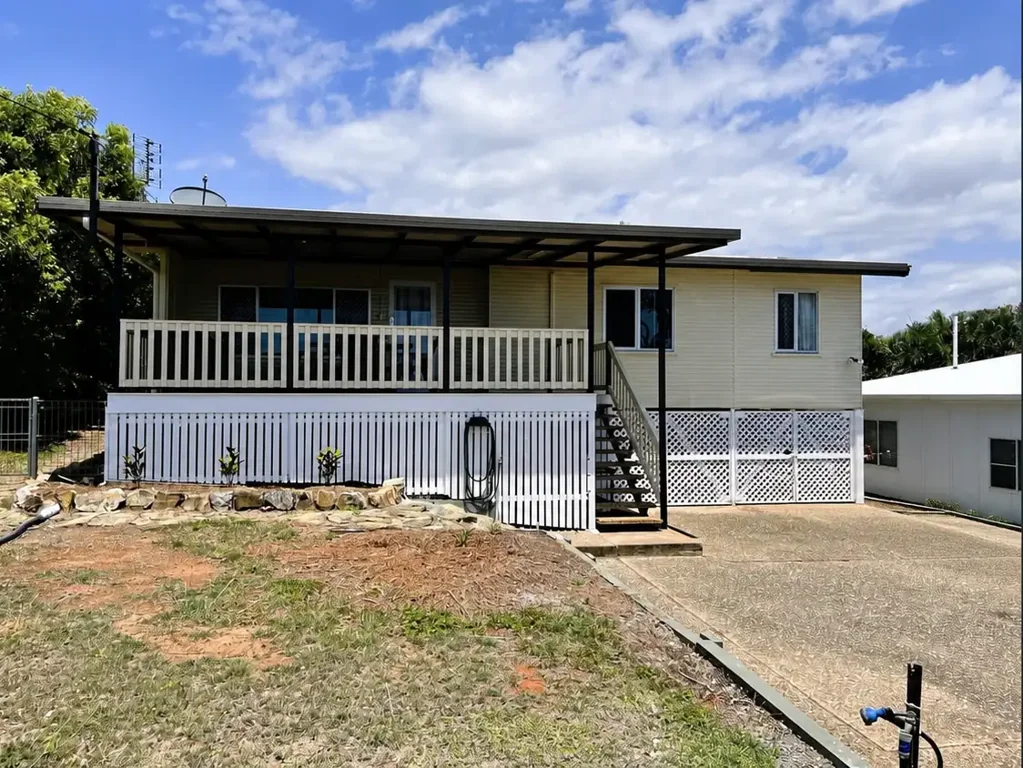 Coastal Living Just Moments from Lammermoor Beach!