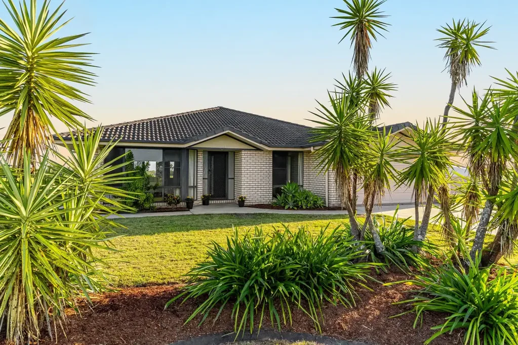 Yorklea 🌟 102 Acres on Top of the Hill – Immaculate Perry Home + Quality Country!