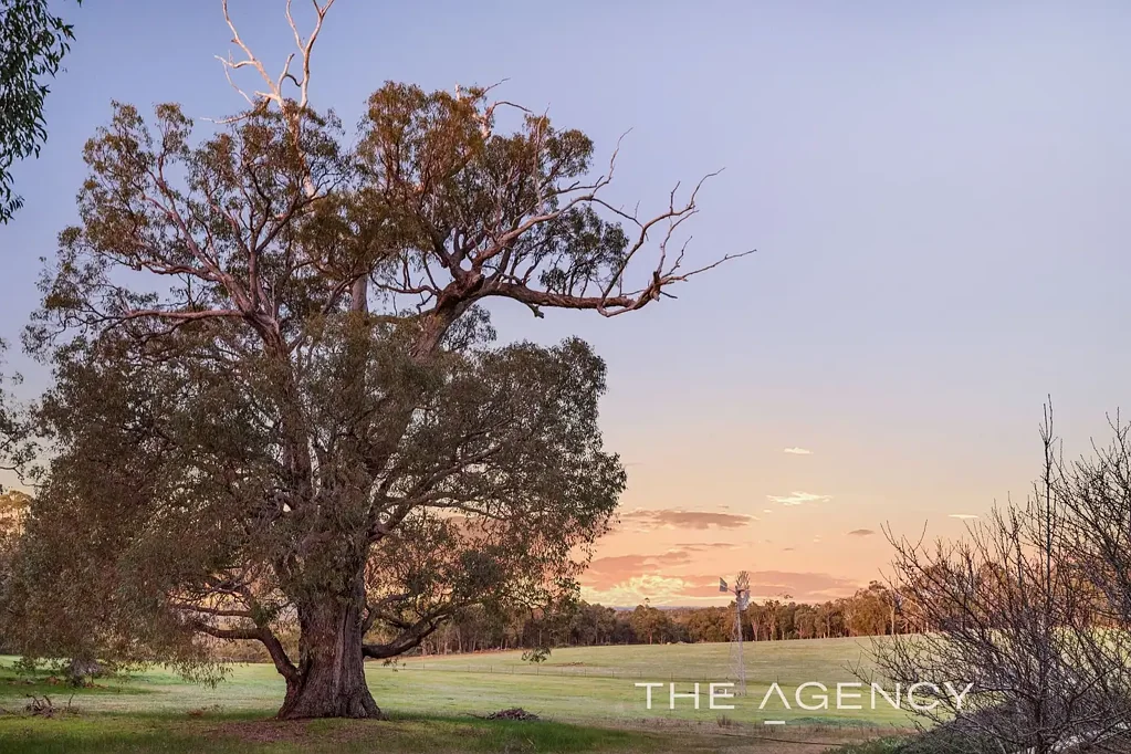 Gidgegannup 9 Slaapkamer 144 Acres, Two Homes, Ancillary Accommodation & A Whole Lot More